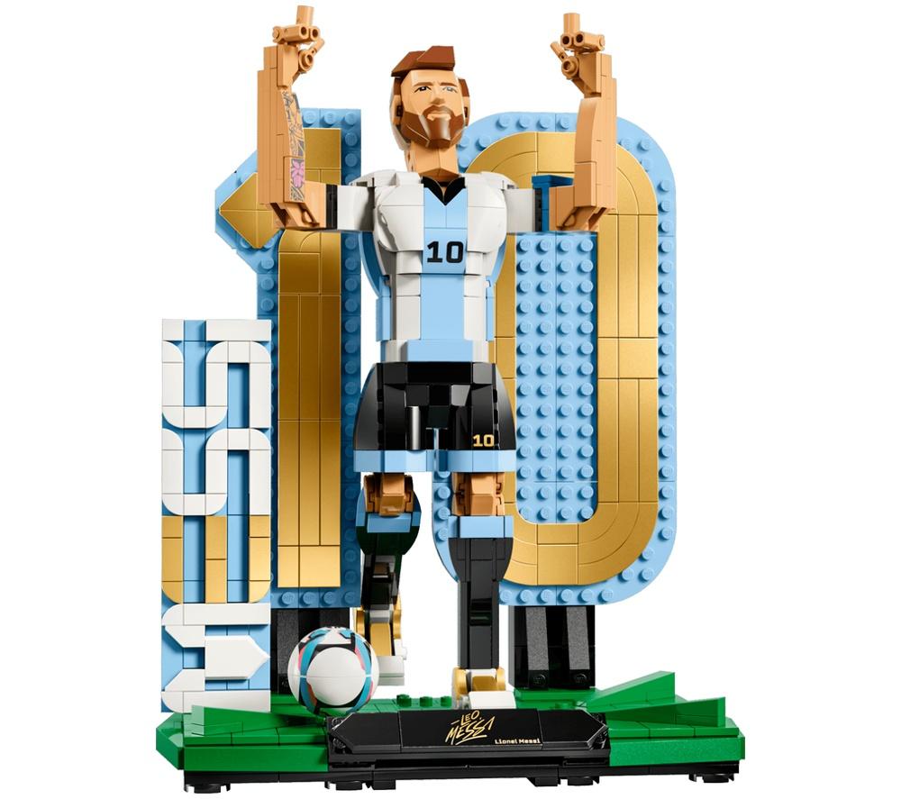 LEGO Editions 43015 Lionel Messi: Football Legend Set image number 7 of 9