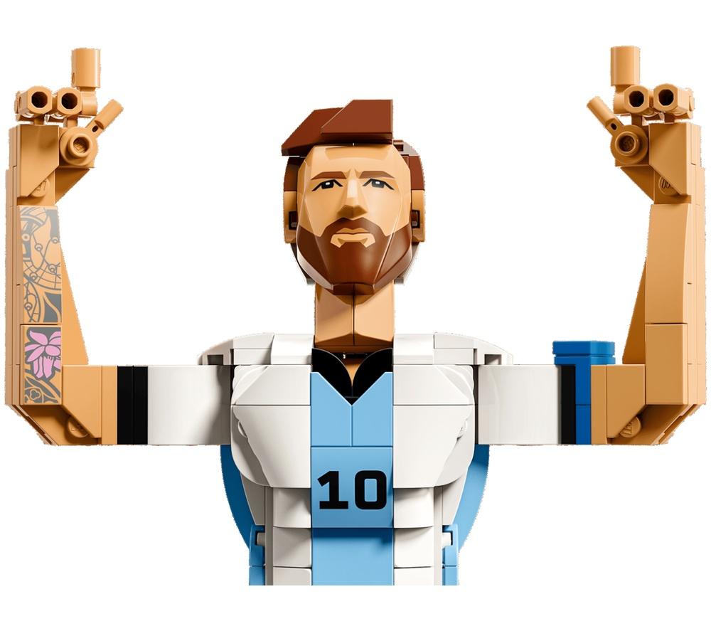LEGO Editions 43015 Lionel Messi: Football Legend Set image number 8 of 9