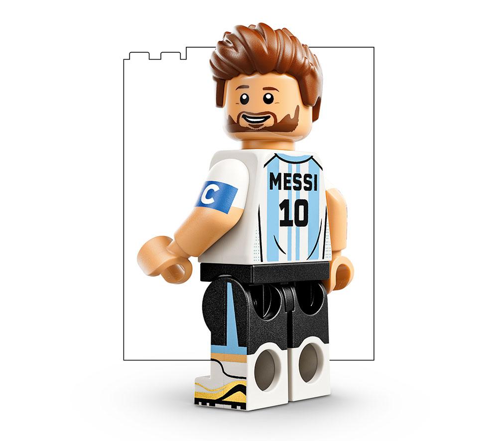 LEGO Editions 43011 Lionel Messi: Football Highlights Set image number 3 of 10