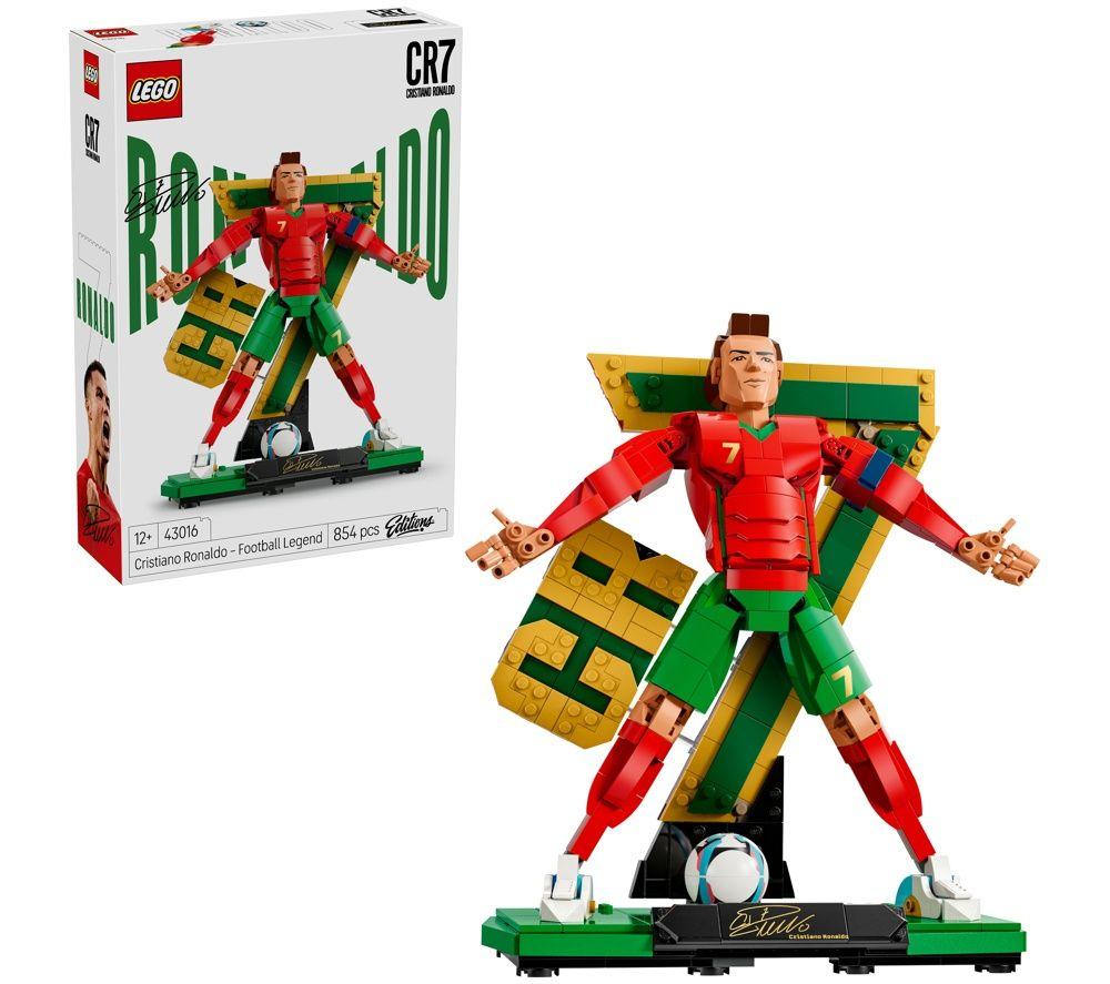 LEGO Editions 43016 Cristiano Ronaldo &ndash; Football Legend Set image number 6 of 6