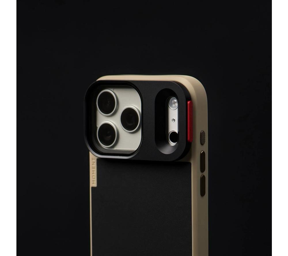 MOMENT 310-340 CineBloom QuickLock Filter for iPhone 17 Pro image number 3 of 4