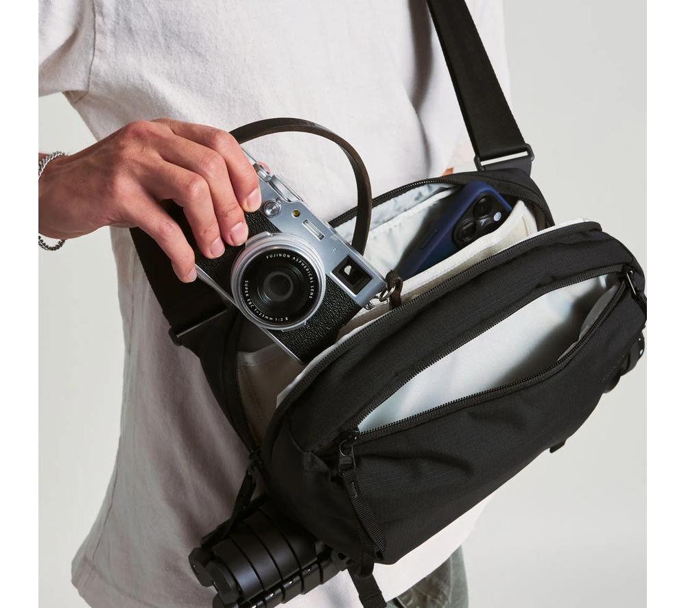 MOMENT Everything Sling Camera Bag - 4 litres, Black image number 4 of 7
