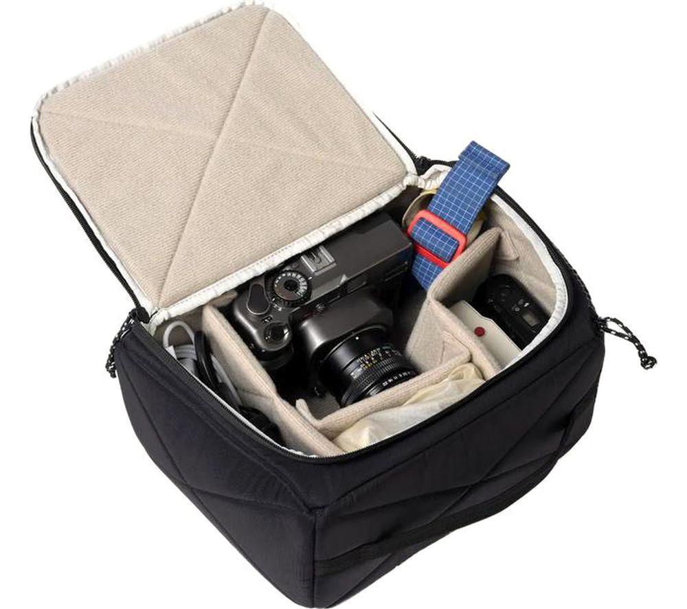 LONG WEEKEND Morro Soft Camera Case - Black image number 5 of 6