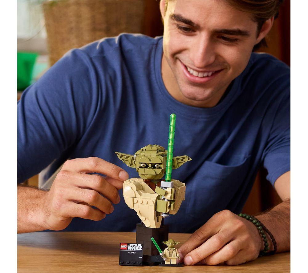 LEGO Star Wars 75438 Yoda Bust Set image number 2 of 6