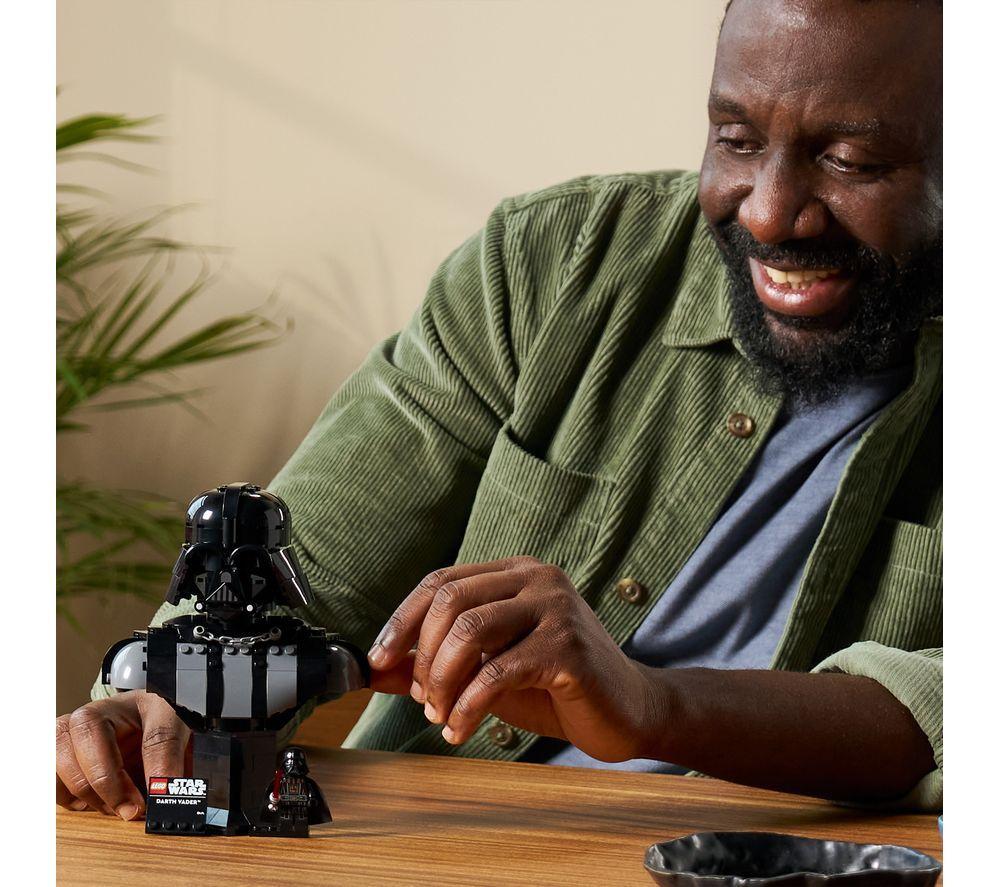 LEGO Star Wars 75439 Darth Vader Bust Set image number 2 of 5