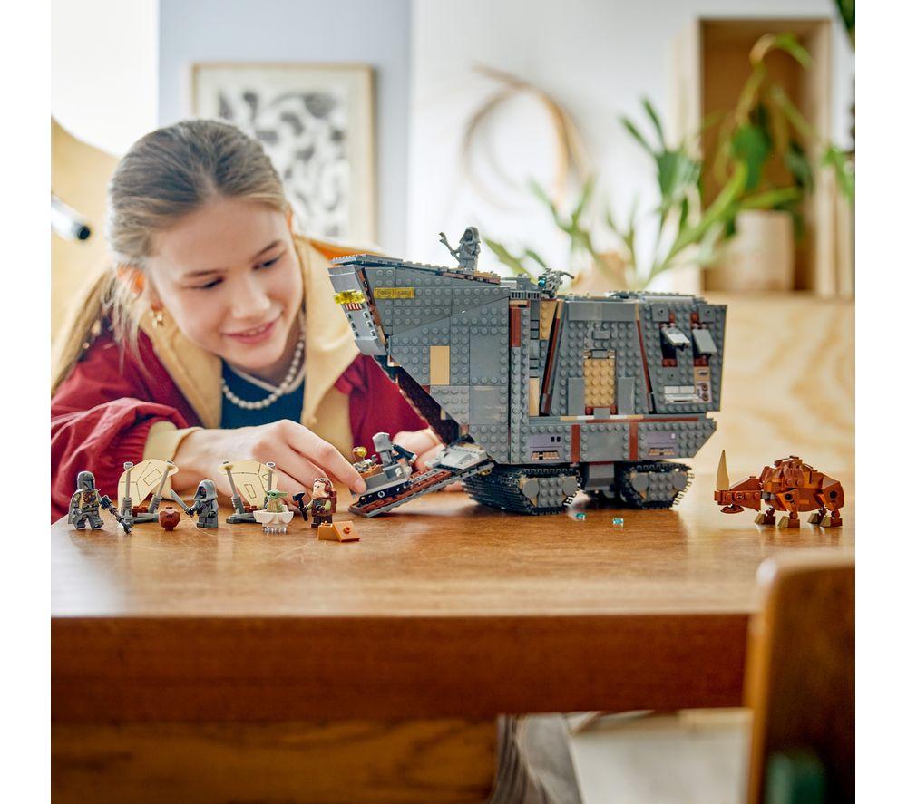 LEGO Star Wars 75453 Offworld Sandcrawler & Mudhorn Set image number 4 of 5