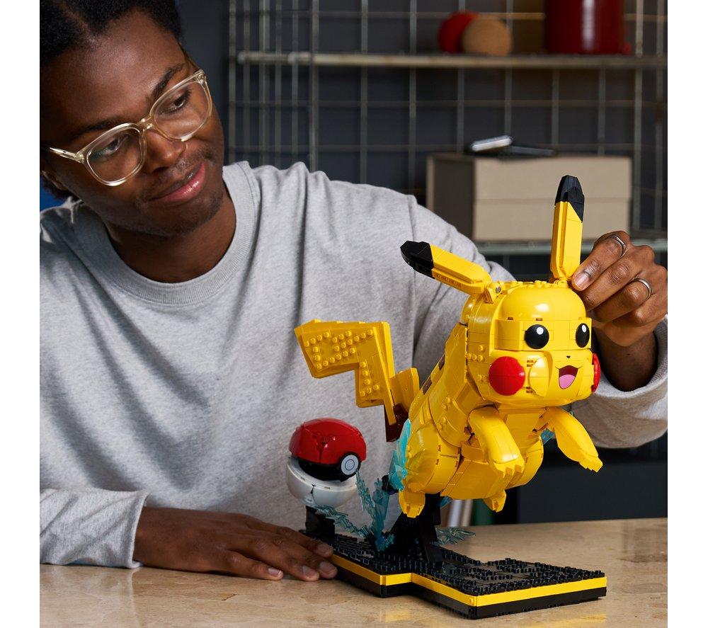 LEGO Pokemon 72152 Pikachu & Poke Ball Set for Adults image number 5 of 9