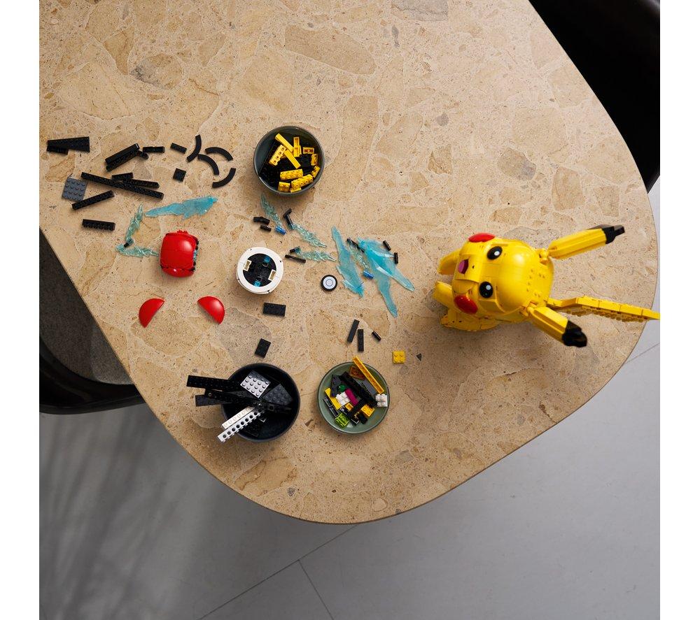 LEGO Pokemon 72152 Pikachu & Poke Ball Set for Adults image number 6 of 9
