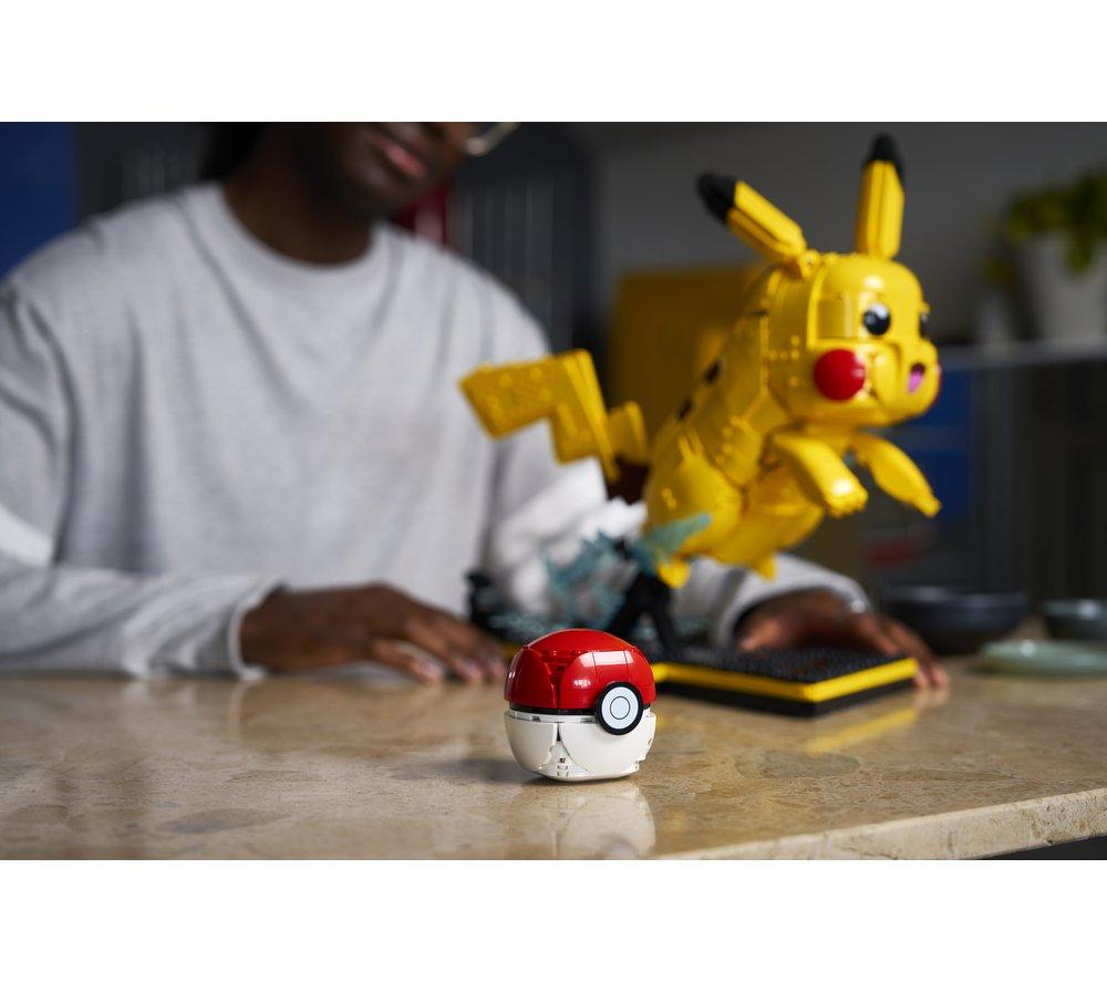 LEGO Pokemon 72152 Pikachu & Poke Ball Set for Adults image number 7 of 9