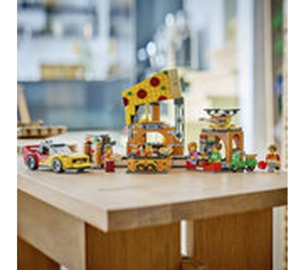 LEGO City 60496 Pizza Delivery Experience with Vehicles Set image number 5 of 6