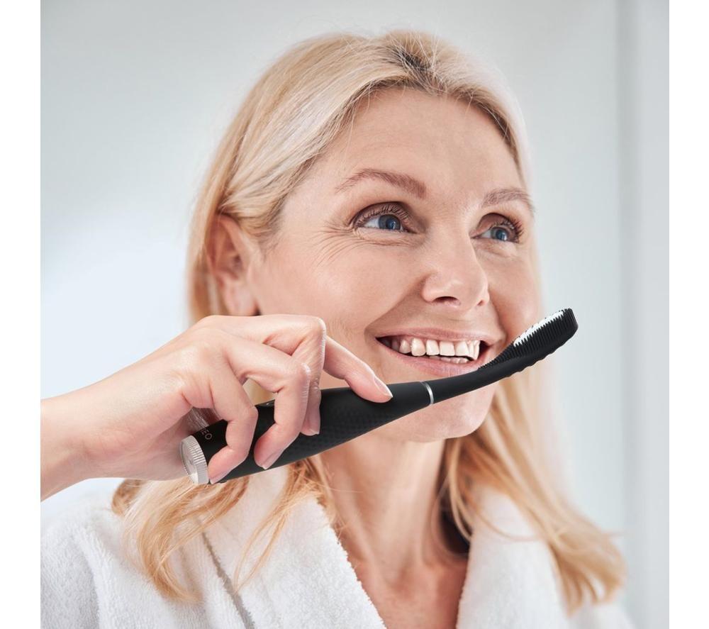 FOREO ISSA 4 Plus Electric Toothbrush - Black image number 2 of 5