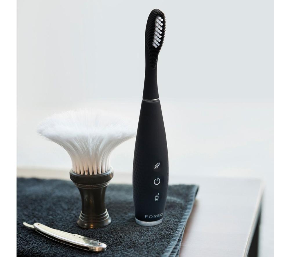 FOREO ISSA 4 Plus Electric Toothbrush - Black image number 3 of 5
