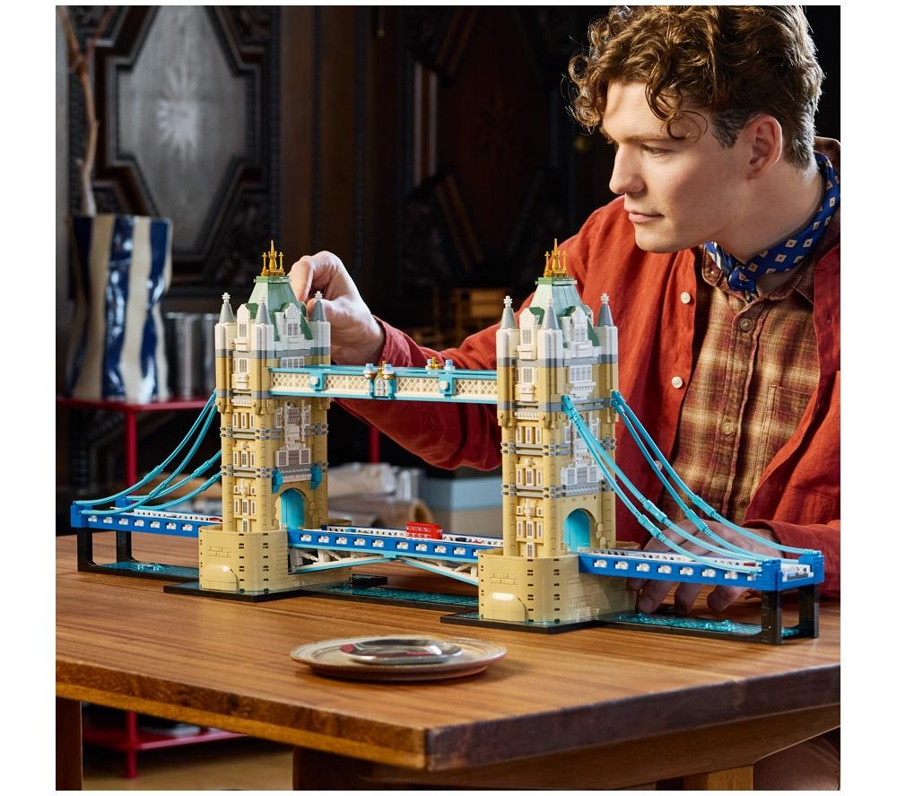 LEGO Architecture 21067 Tower Bridge Set for Adults image number 2 of 3