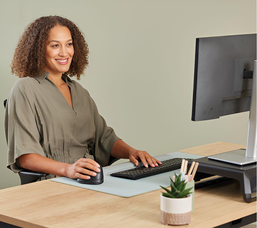 FELLOWES Breyta Plus+ Vertical Ergonomic Optical Mouse - Black, Small, Right-Handed image number 2 of 6