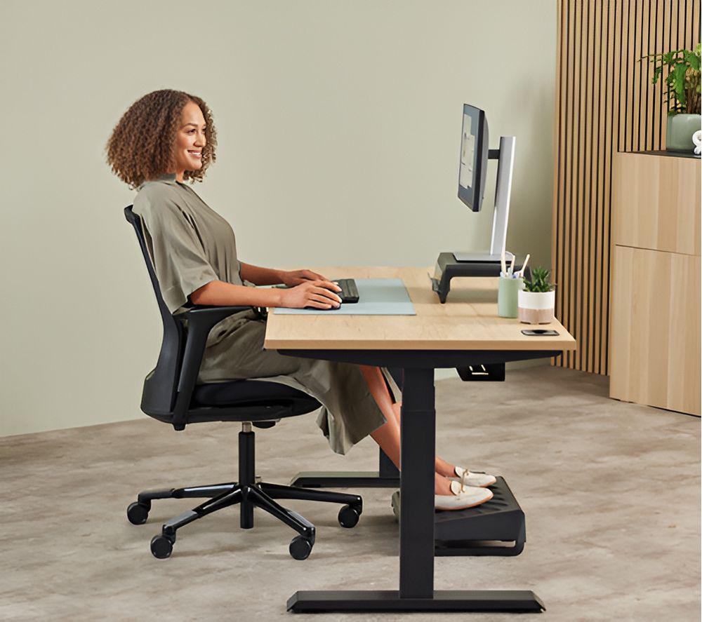 FELLOWES Breyta Plus+ Vertical Ergonomic Optical Mouse - Black, Small, Right-Handed image number 4 of 6