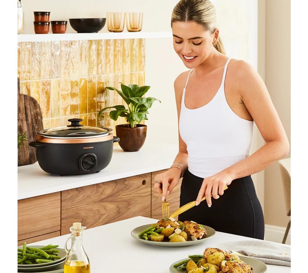 MORPHY RICHARDS 461016 Sear and Stew Slow Cooker - Rose Gold image number 4 of 11