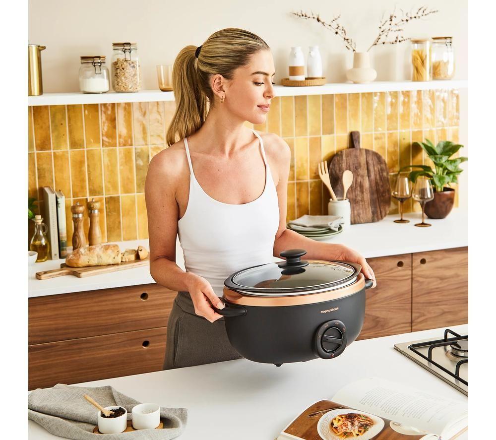 MORPHY RICHARDS 461016 Sear and Stew Slow Cooker - Rose Gold image number 5 of 11