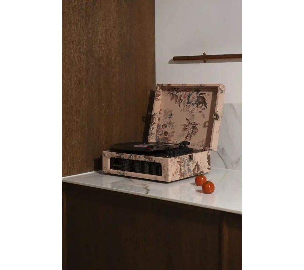 CROSLEY Voyager CR8017B-FL4 Belt Drive Bluetooth Turntable - Floral image number 4 of 6