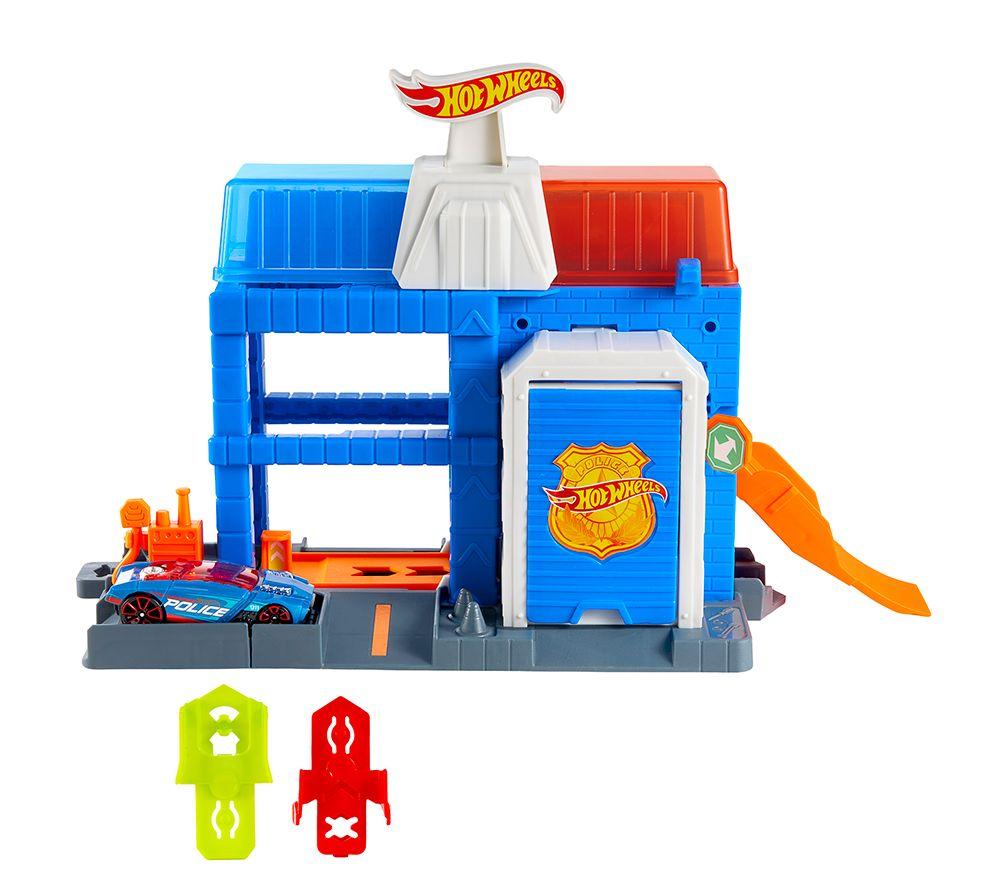 HOT WHEELS City Downtown Police Tower Playset image number 2 of 5