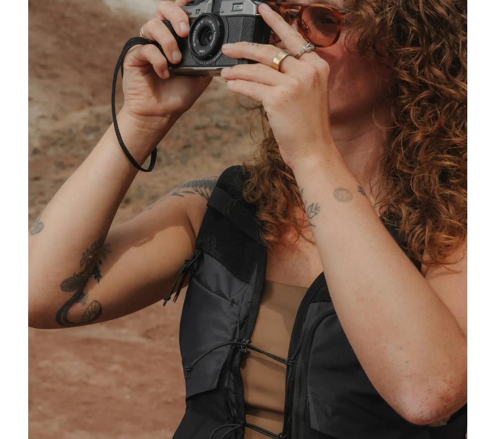 MOMENT Exposure Camera Vest Bag - Black image number 3 of 13
