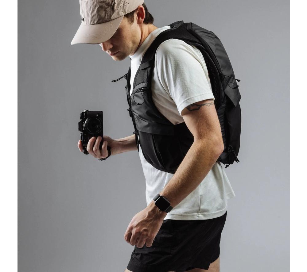 MOMENT Exposure Camera Vest Bag - Black image number 7 of 13