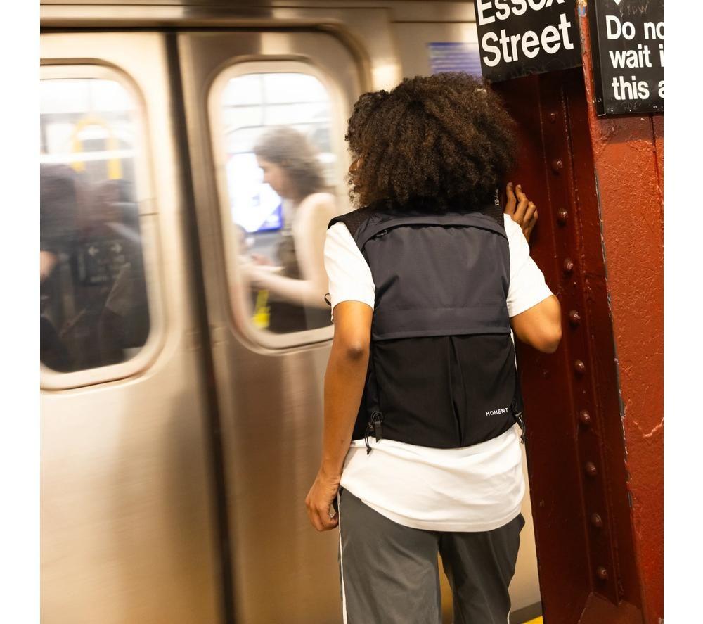 MOMENT Exposure Camera Vest Bag - Black image number 2 of 3