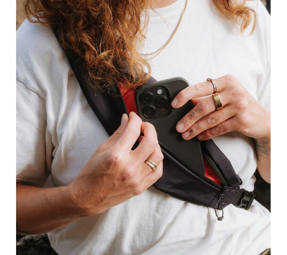 MOMENT Balance Camera Sling Bag - 7 litres, Black image number 11 of 12