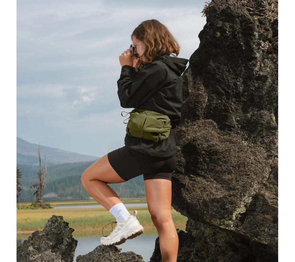 MOMENT Slate Camera Sling Bag - Green image number 4 of 10