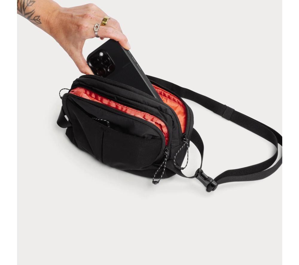MOMENT Take Sling Bag - 1.5 litres, Black image number 4 of 8