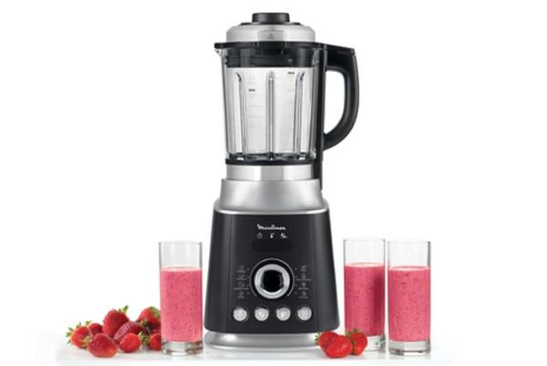 blender with strawberry smoothie