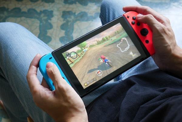 nintendo switch playing mario kart