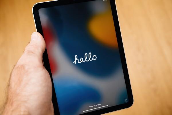 apple ipad mini startup hello