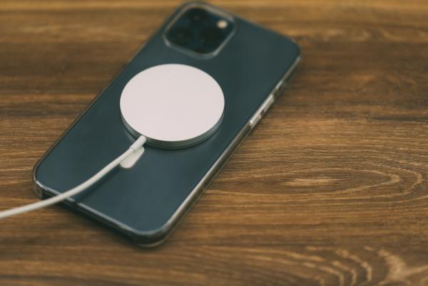 MagSafe phone case with charger