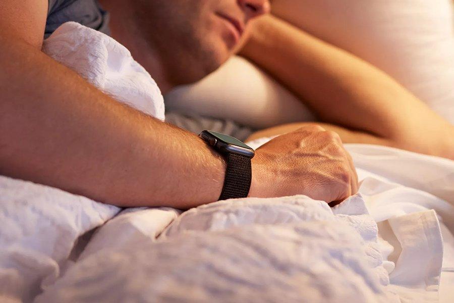 Wearing smart watch during nap