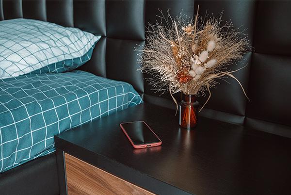change iPhone alarm bedside table