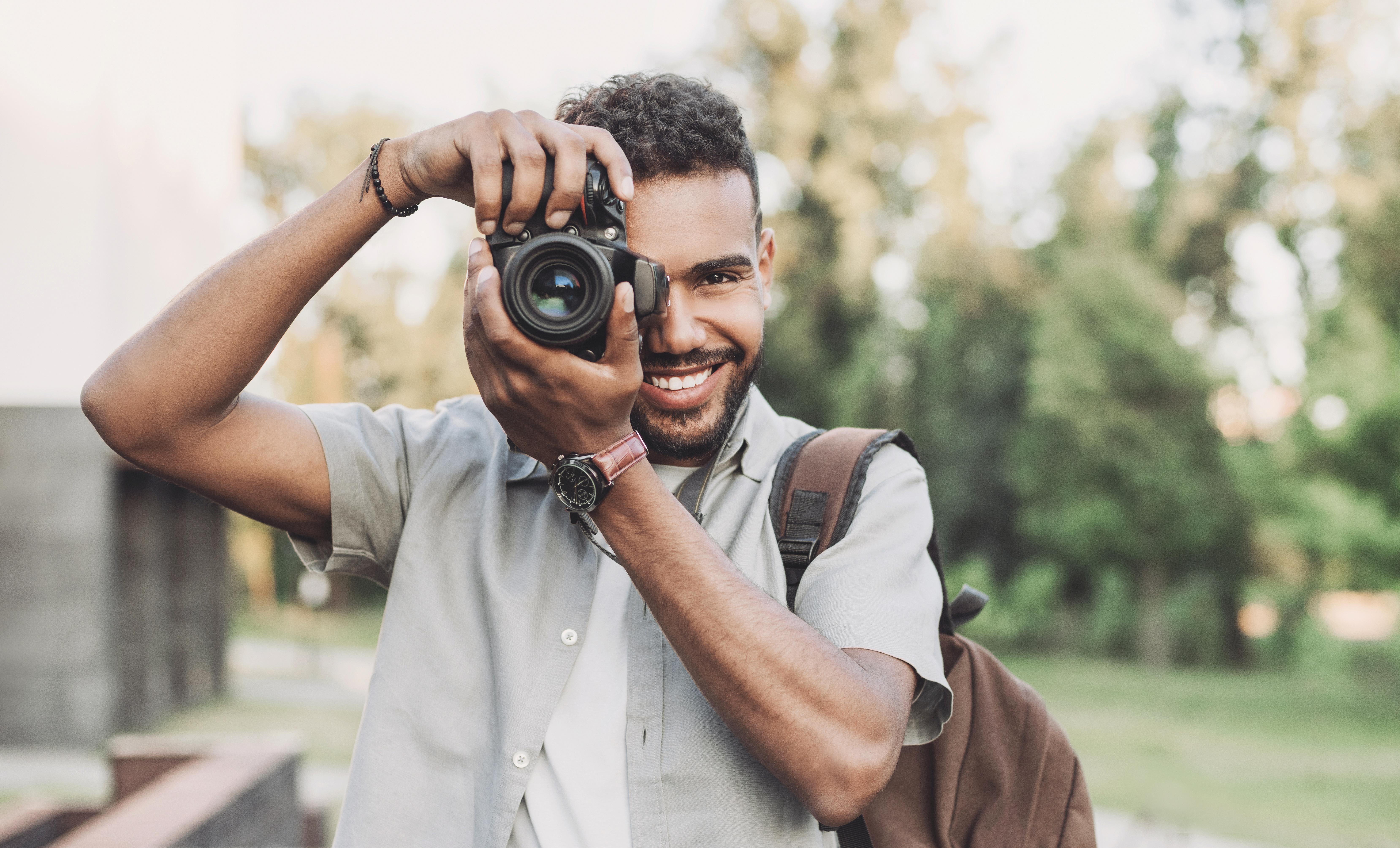 Dslr camera store with lens