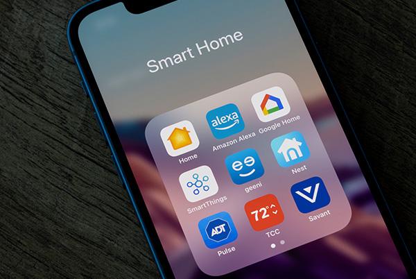 iPhone screen smart home apps