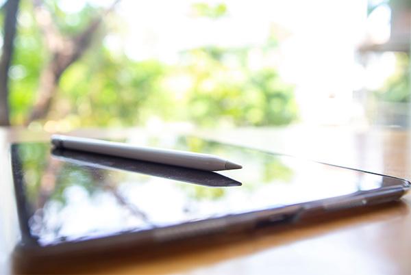 Apple Pencil iPad table window