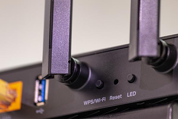 router wps button rear
