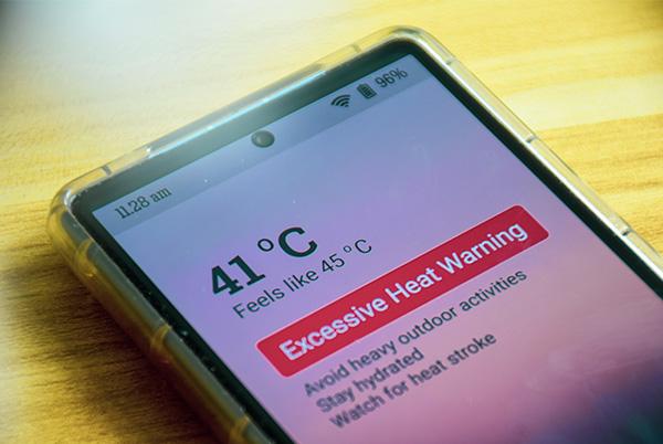 phone screen summer heat warning