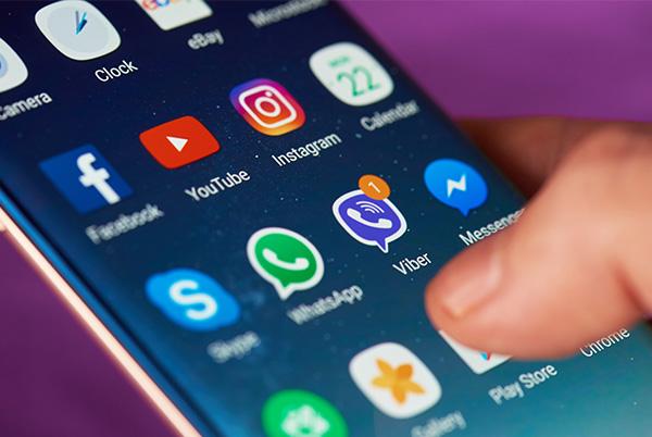 apps phone screen thumb hand