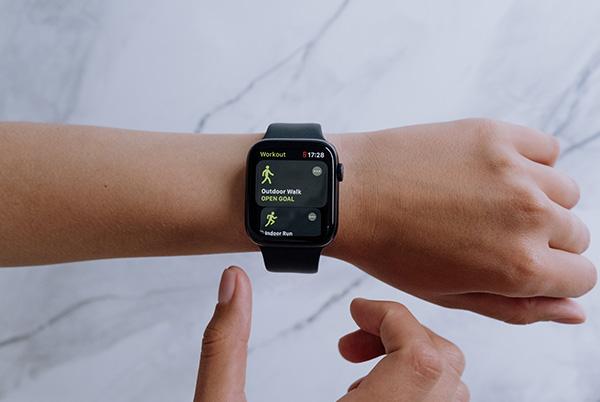 Apple watch best sale track activity