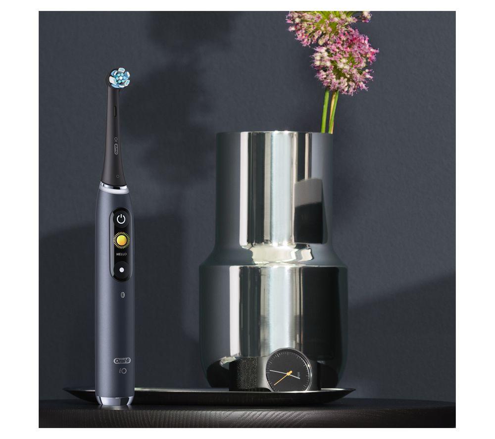 ORAL-B iO 9 Electric Toothbrush & Travel Charging Case - Black Onyx image number 5 of 37