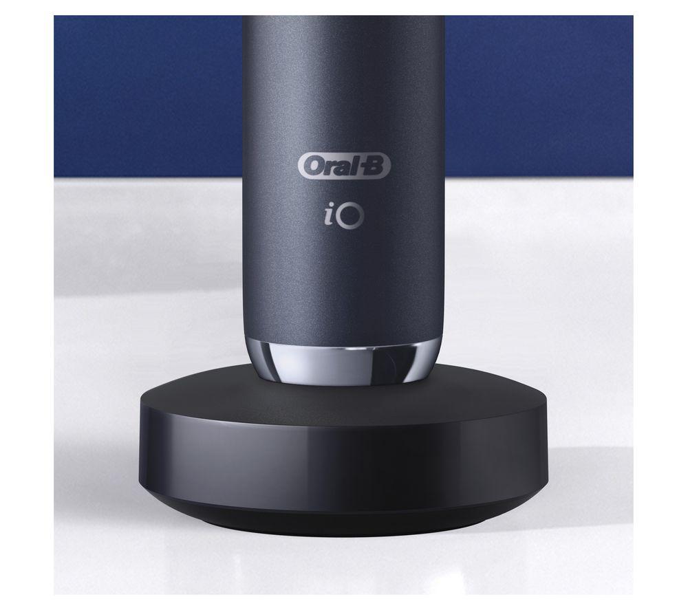 ORAL-B iO 9 Electric Toothbrush & Travel Charging Case - Black Onyx image number 9 of 37