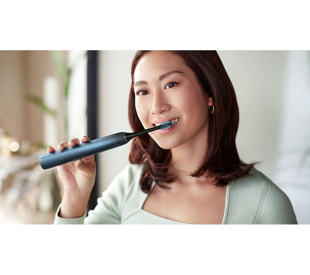 PHILIPS Sonicare Diamond Clean Series 9000 HX9911/88 Electric Toothbrush - Aquamarine image number 3 of 4