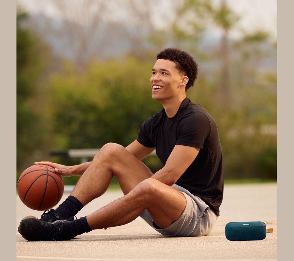 BOSE SoundLink Flex (2nd Gen) Portable Bluetooth Speaker - Twilight Blue image number 3 of 8