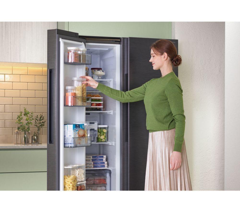 SAMSUNG Series 6 SpaceMax RS70F64KEFEU American-Style Smart Fridge Freezer - Black image number 15 of 17