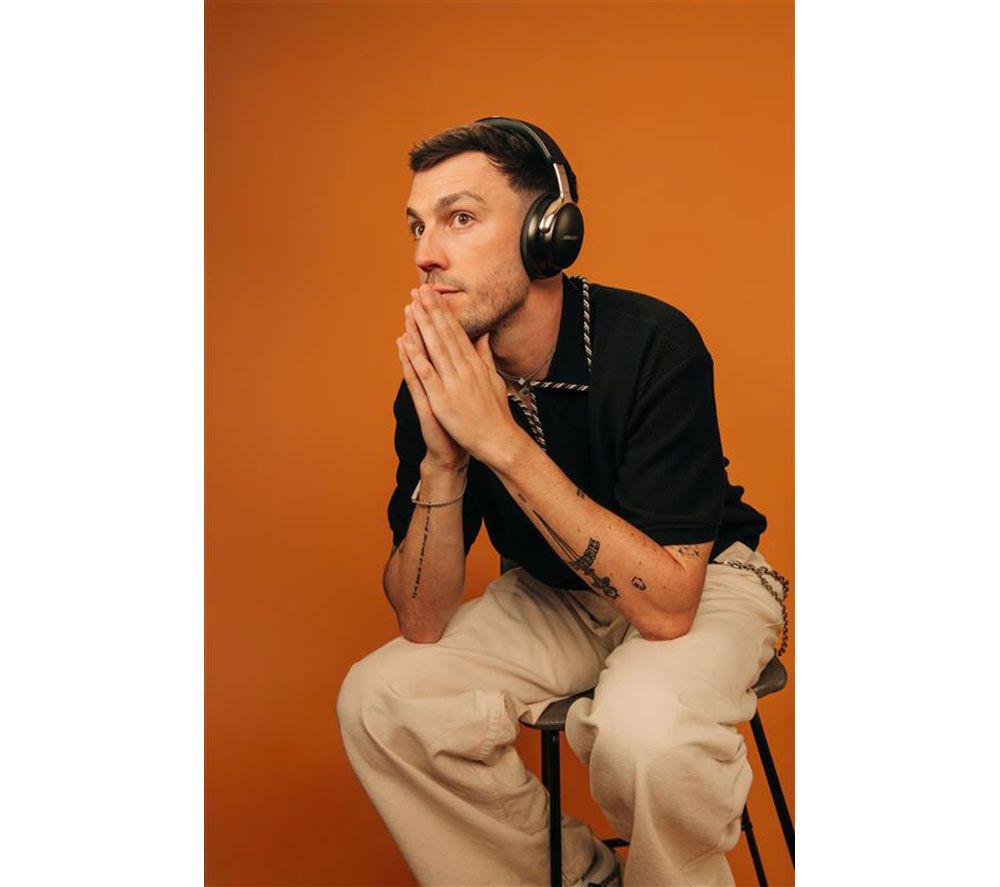 BOSE QuietComfort Ultra (2nd Gen) Wireless Bluetooth Noise-Cancelling Headphones - Desert Gold image number 8 of 9