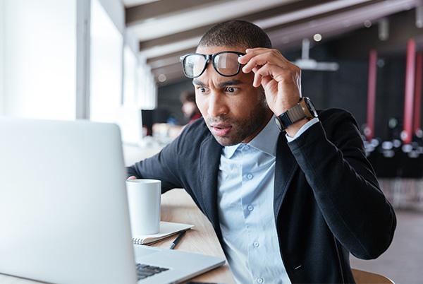 man shock computer laptop desk glasses