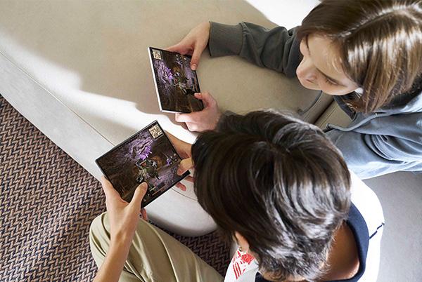 two young people gaming on samsung galaxy z fold6 phones